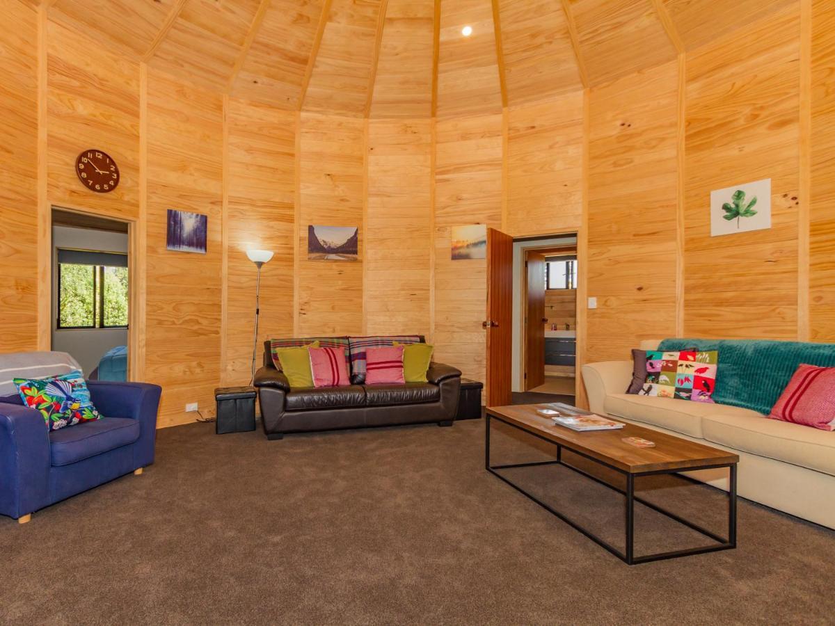The Snowglobe - Ohakune Modern Yurt Style Chalet 외부 사진