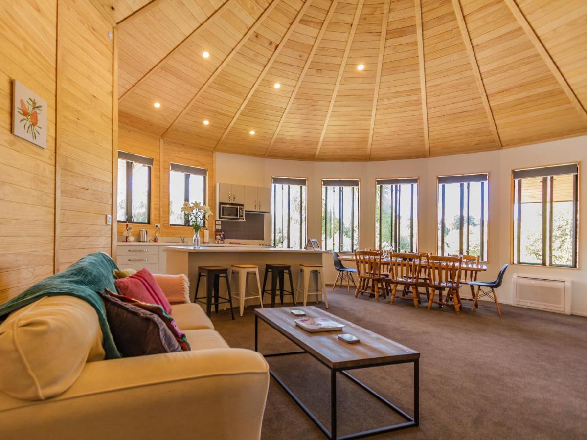 The Snowglobe - Ohakune Modern Yurt Style Chalet 외부 사진